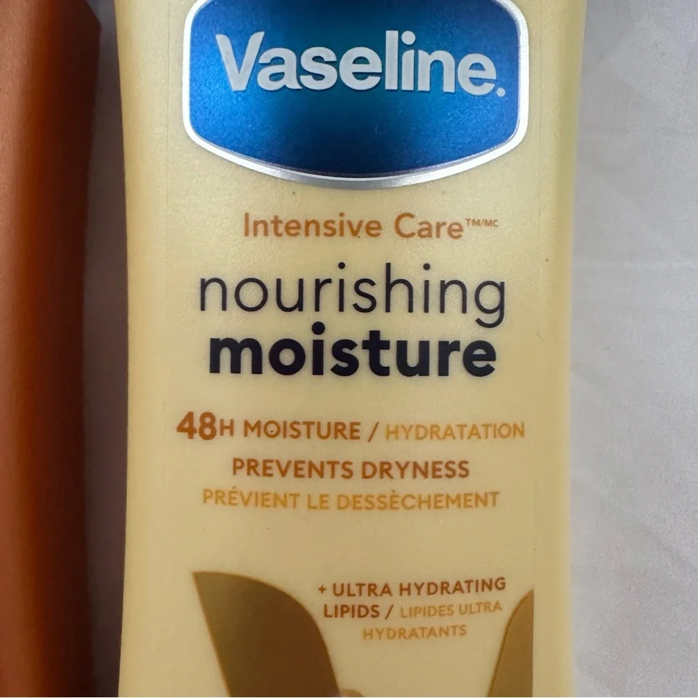 Vaseline Lotion Set of 2 Nourishing Moisture & Cocoa Radiant 10 oz Each New